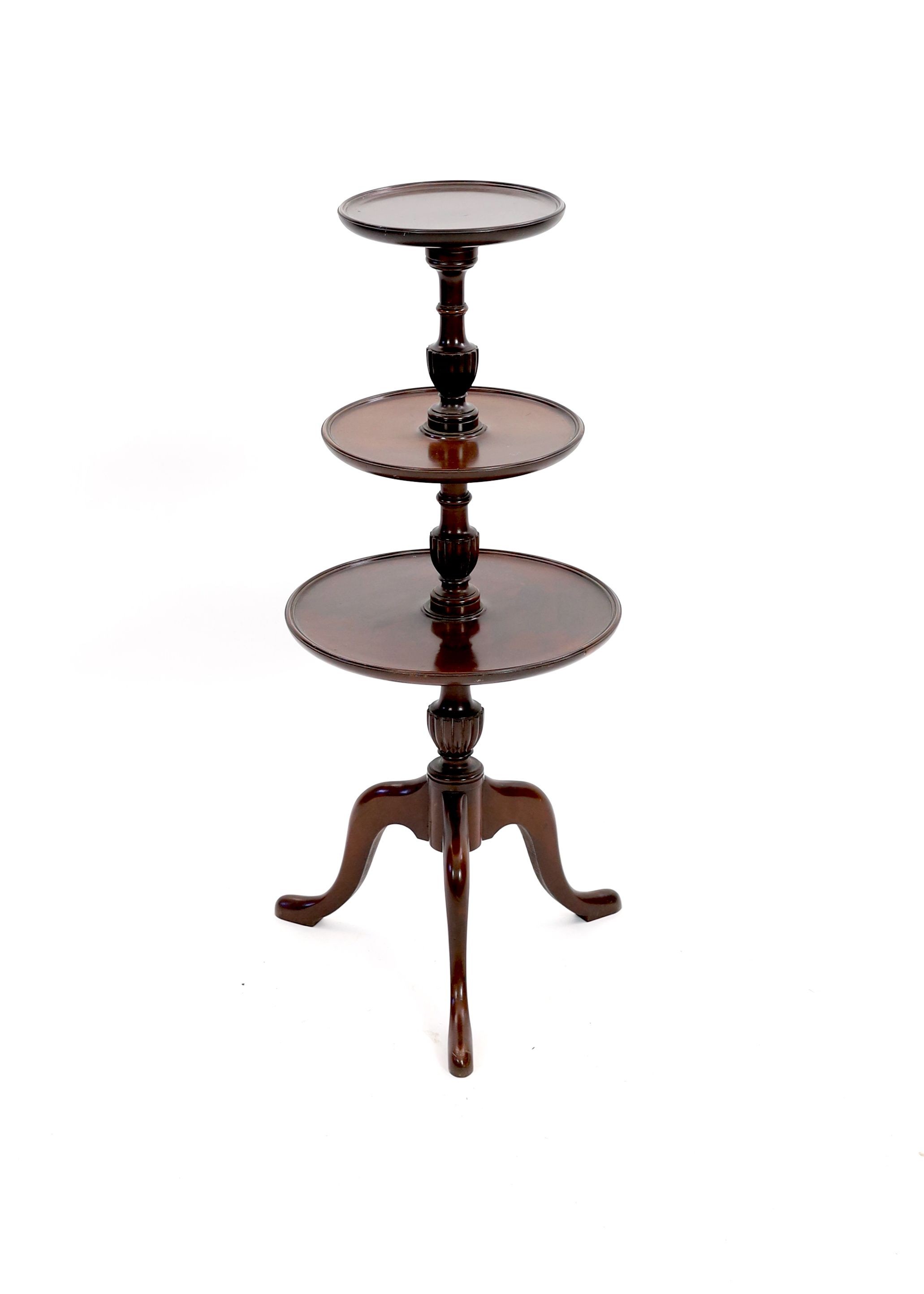 An Edwardian George III style mahogany three tier revolving dumb waiter, on cabriole tripod, height 99cm